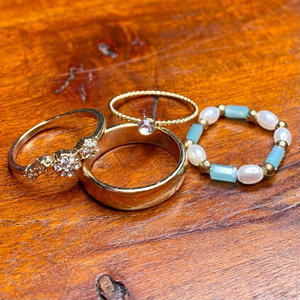 NWOT Dainty Gold Tone Ring Set - Picture 8 of 13